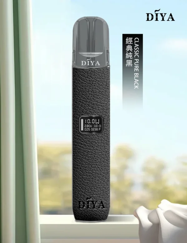 1_163c41a7-541e-4289-8b9b-1a7e3762f676.webp DIYA 叮啞 一代通用皮革主機 LED螢幕/8W-10W雙檔/380mAh續航/適配一代煙彈